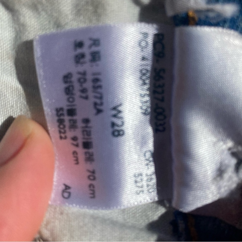 Levi’s 501 cutoffs. Size 28 - Picture 5 of 5